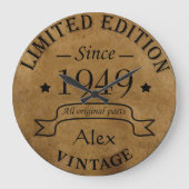 パーソナライズされたヴィンテージ75th誕生日パーティー ラージ壁時計 (正面)