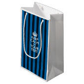 パーソナライズされた保落ち着いてクリエイティブ文字 スモールペーパーバッグ (正面アングル)