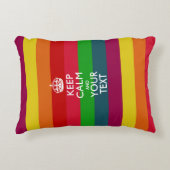 パーソナライズされた保CALMとレインボーのテキスト アクセントクッション (正面)