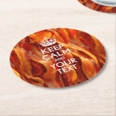 パーソナライズされた保CALMとYour Text for Bacon ラウンドペーパーコースター (アングル)