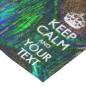 パーソナライズされた保CalmとYour Text Peacock テーブルクロス (アングル)