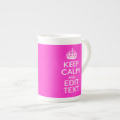 パーソナライズされた保CalmとYour Text Pink Decor ボーンチャイナマグカップ (正面右)