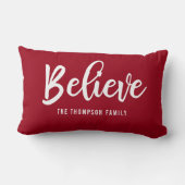 パーソナライズされた信じRed Script Christmas Pilo ランバークッション (裏面)