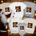パーソナライズされた写真クールヴィンテージ第1クリスマス トライブレンドＴシャツ<br><div class="desc">ノスタルジーとパーソナライゼーションを融合スタイリッシュしたベビーの初めてのクリスマスを記念しパーソナライズされたてクール、写真ヴィンテージ1st Christmas-Blend Shirt.このシャツは家族のお気に入りの写真を思い出に残る休日の記念の品に変え、小さな一つ祝のマイルストーンに最適なシャツだ。あなたは一致するグループのティーやギフトを探すかどうかユニーク、この写真のシャツは、ベビーの最初の休暇のシーズンの魔法をキャプチャカスタムし、ヴィンテージとクールしてしゃれている。柔らかいトライブレンド生地を使用した心地よいとスタイルを提供し、自宅でのフェスティバルの集まりと居心地の良い日に最適。ヴィンテージパーソナライズされたフォトデザインはレトロな魅力のtouchを持ち、文字を追加する機能は本当に一つの種類の作品を作り出すカスタム。単なるシャツではなく、ベビーの初めてのクリスマスを祝おもしろいで思い出し、家族の個性を反映した方法で思い出す方法でユニークあるスタイリッシュ。特別なメッセージやベビーの名前を追加して、このシャツをよりパーソナルにする。お誕生日おもしろいプレゼントとして、または家族の同じ休日の衣装の一部として理想的な"パーソナライズされた写真クールヴィンテージ1stクリスマス"トリブレンドシャツは、この特別な機会をマークする完璧な方法である。何年も大切にしてくれるベビーの初めてのクリスマスカスタムの喜びを思い出せ来よ。</div>
