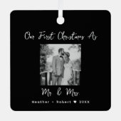 パーソナライズされた写真初めてのクリスマス結婚した メタルオーナメント (正面)