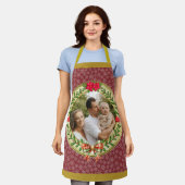 パーソナライズされた写真枠とクリスマスリース エプロン (着用した状態)