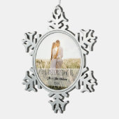 パーソナライズされた初めてのクリスマスはミセスと同じ。 スノーフレークピューターオーナメント (右)