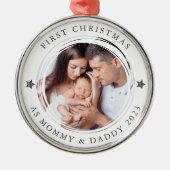 パーソナライズされた初めてのクリスマスを親の写真 メタルオーナメント (正面)
