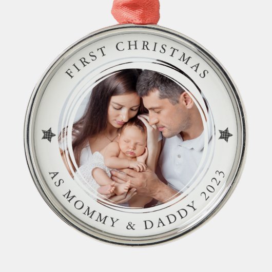 パーソナライズされた初めてのクリスマスを親の写真 メタルオーナメント (正面)