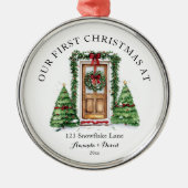 パーソナライズされた初めてのクリスマスアットザニューホーム メタルオーナメント (正面)