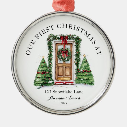 パーソナライズされた初めてのクリスマスアットザニューホーム メタルオーナメント (正面)