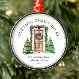パーソナライズされた初めてのクリスマスアットザニューホーム メタルオーナメント