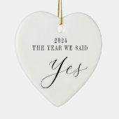 パーソナライズされた初めてのクリスマスミセス写結婚した真 セラミックオーナメント (右)