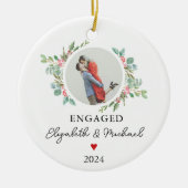 パーソナライズされた初めてのクリスマス婚約したフェスティバル写真 セラミックオーナメント (正面)