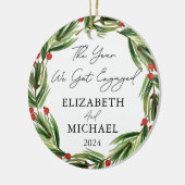パーソナライズされた初めてのクリスマス婚約したフェスティバル セラミックオーナメント (左)