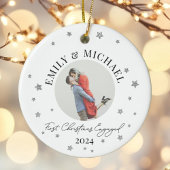 パーソナライズされた初めてのクリスマス婚約したミニマル写真 セラミックオーナメント