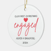 パーソナライズされた初めてのクリスマス婚約した セラミックオーナメント (左)