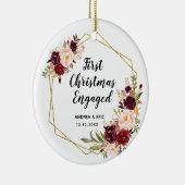 パーソナライズされた初めてのクリスマス婚約した セラミックオーナメント (右)