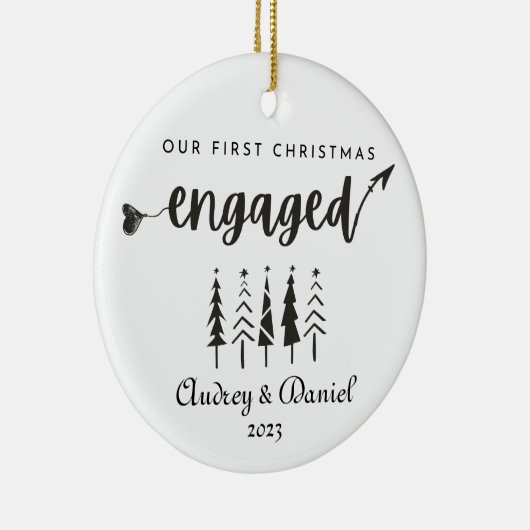 パーソナライズされた初めてのクリスマス婚約した セラミックオーナメント (右)