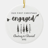 パーソナライズされた初めてのクリスマス婚約した セラミックオーナメント (正面)