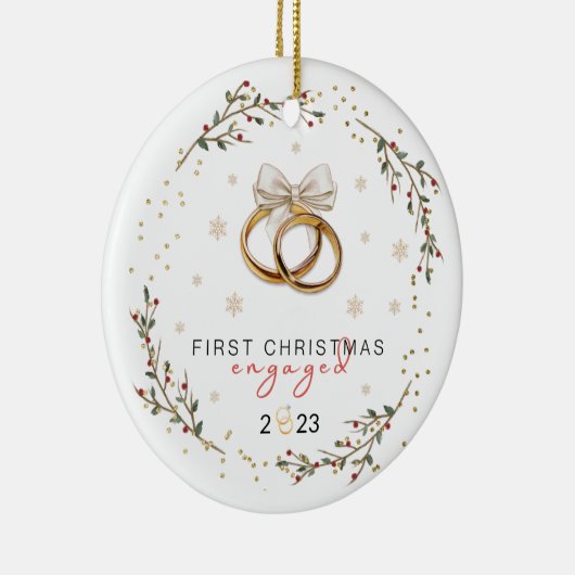 パーソナライズされた初めてのクリスマス婚約した、婚約 セラミックオーナメント (右)