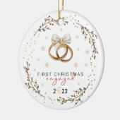 パーソナライズされた初めてのクリスマス婚約した、婚約 セラミックオーナメント (左)
