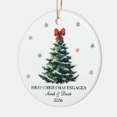 パーソナライズされた初めてのクリスマス婚約オーナメント セラミックオーナメント (左)