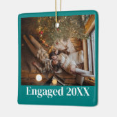 パーソナライズされた初めてのクリスマス対婚約したティール（緑がかった色） セラミックオーナメント (左)
