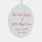 パーソナライズされた初めてのクリスマス新しいホームアドレス赤 ガラスオーナメント (正面右)