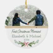 パーソナライズされた初めてのクリスマス結婚したフェスティバル写真 セラミックオーナメント (裏面)