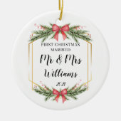 パーソナライズされた初めてのクリスマス結婚したミセス セラミックオーナメント (正面)
