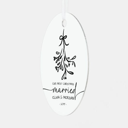 パーソナライズされた初めてのクリスマス結婚した名 メタルオーナメント (正面左)