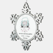 パーソナライズされた初めてのクリスマス結婚した スノーフレークピューターオーナメント (右)