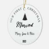 パーソナライズされた初めてのクリスマス結婚した セラミックオーナメント (左)