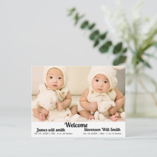 パーソナライズされた双子の誕生の発表 ポストカード (スタンド正面)