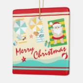 パーソナライズされた可愛いサンタのビーチクリスマス セラミックオーナメント (左)