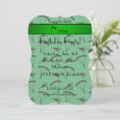 パーソナライズされた名前の緑のスカイダイビングパターン 招待状 (スタンド正面)