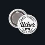 パーソナライズされた名前をカスタムすると日結婚付きアッシャー マグネット<br><div class="desc">祝お前の結婚式の日ユニークに、お前の客のために有意義な贈り物！このパーソナライズされたUsher Magnetは彼らの名前と彼らの日結婚付を特徴とし感謝していて、あなたの大きな日に彼らの役割のための特別な記念を作成する。冷蔵庫やロッカー、磁気の表面での表示に最適な、あなたの感謝と永続的なお祝いの思い出を示す心のこもった方法である。今すぐ注文し、あなたの思パーソナライズされたい出にtouchを追加結婚!</div>