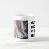 パーソナライズされた夫最高のパパパパパの日 コーヒーマグカップ (中央)