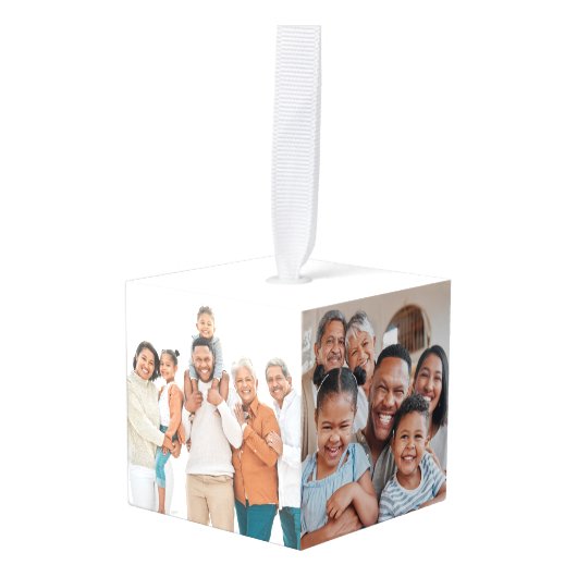 パーソナライズされた家族の写真クリスマス キューブオーナメント (正面アングル)