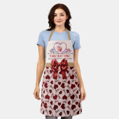 パーソナライズされた文字、水彩ハート、カップケーキ エプロン (着用した状態)