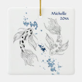 パーソナライズされた日本のコイ魚の泳ぐクリスマス セラミックオーナメント (裏面)