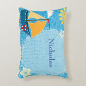 パーソナライズされた明るい黄色のサンブルーセーリングボート アクセントクッション (正面(垂直))