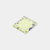 パーソナライズされた春フローラかわいらしグリーン ポストイット (アングル)