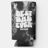 パーソナライズされた最高のパパエバーブラック絞り染め スリム缶クーラー (正面)