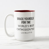 パーソナライズされた最高の歯科矯正医プロフェッショナル名 ツートーンマグカップ (左)