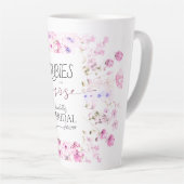 パーソナライズされた水彩ルビーローズのブライダルシャワー カフェラテマグ (右アングル)