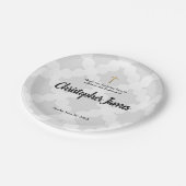 パーソナライズされた男の赤ちゃんグレーバプテスマ&金ゴールドクロス ペーパープレート (アングル)