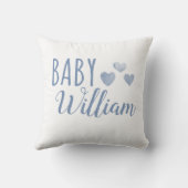 パーソナライズされた男の赤ちゃんハート名 クッション (裏面)