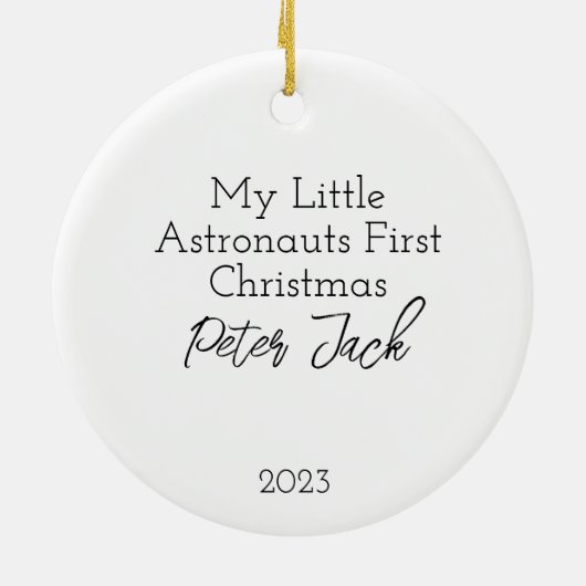 パーソナライズされた男の赤ちゃん宇宙飛行士初めてのクリスマス セラミックオーナメント (裏面)